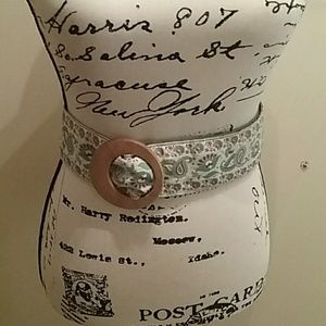 Anthrolopogie embroidered belt